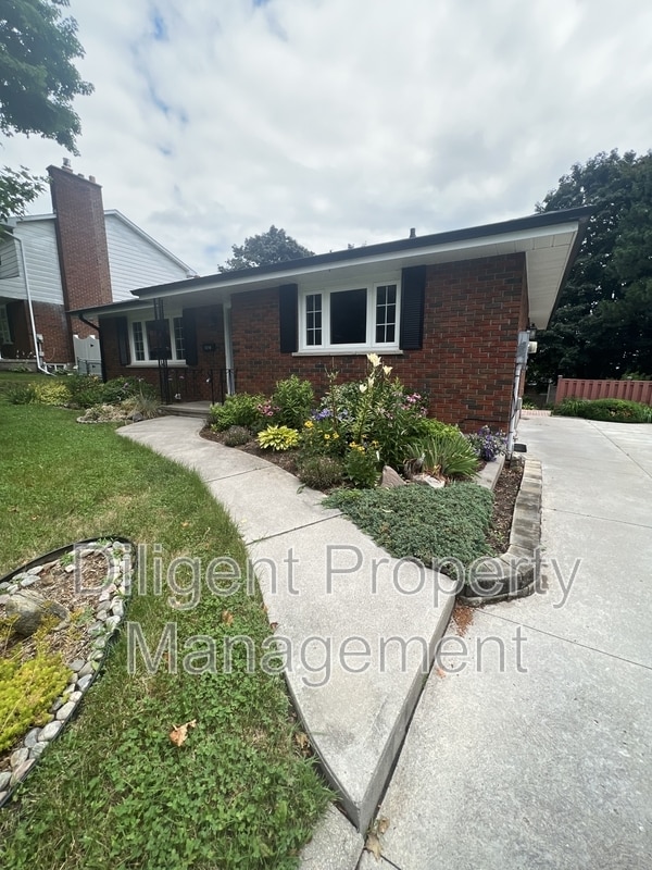 property at 1318 Amundsen Ave