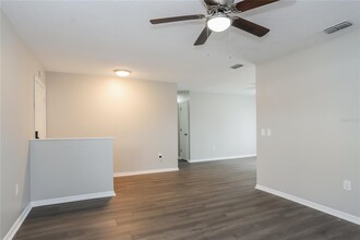 302 N Miller Rd in Valrico, FL - Building Photo - Building Photo