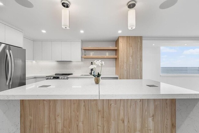 545 S Fort Lauderdale Beach Blvd in Fort Lauderdale, FL - Foto de edificio - Building Photo