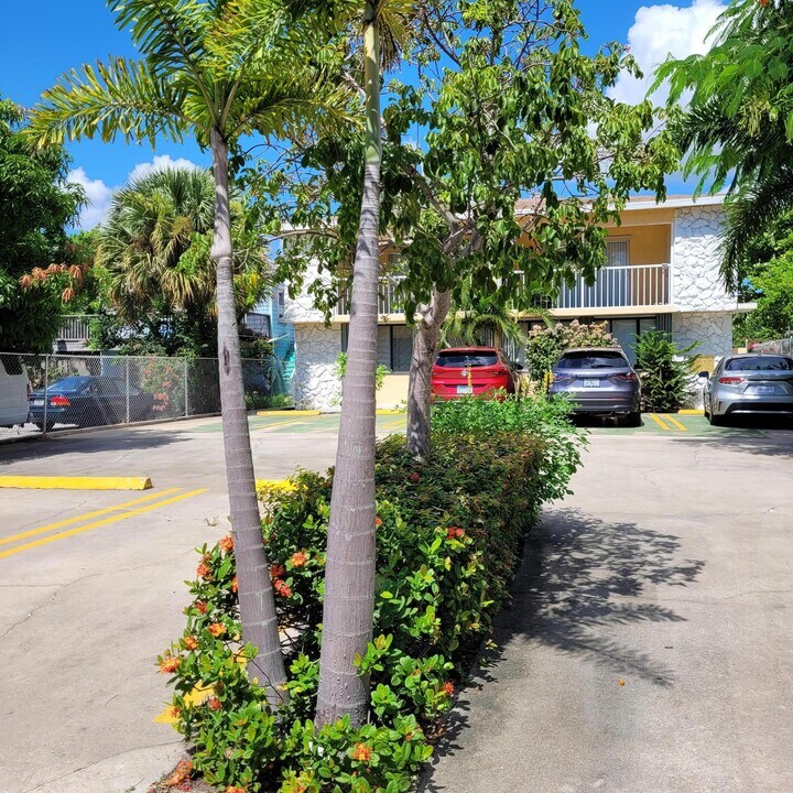 501 S J St in Lake Worth Beach, FL - Building Photo