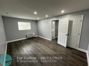 921 NE 22nd Dr in Wilton Manors, FL - Building Photo - Building Photo