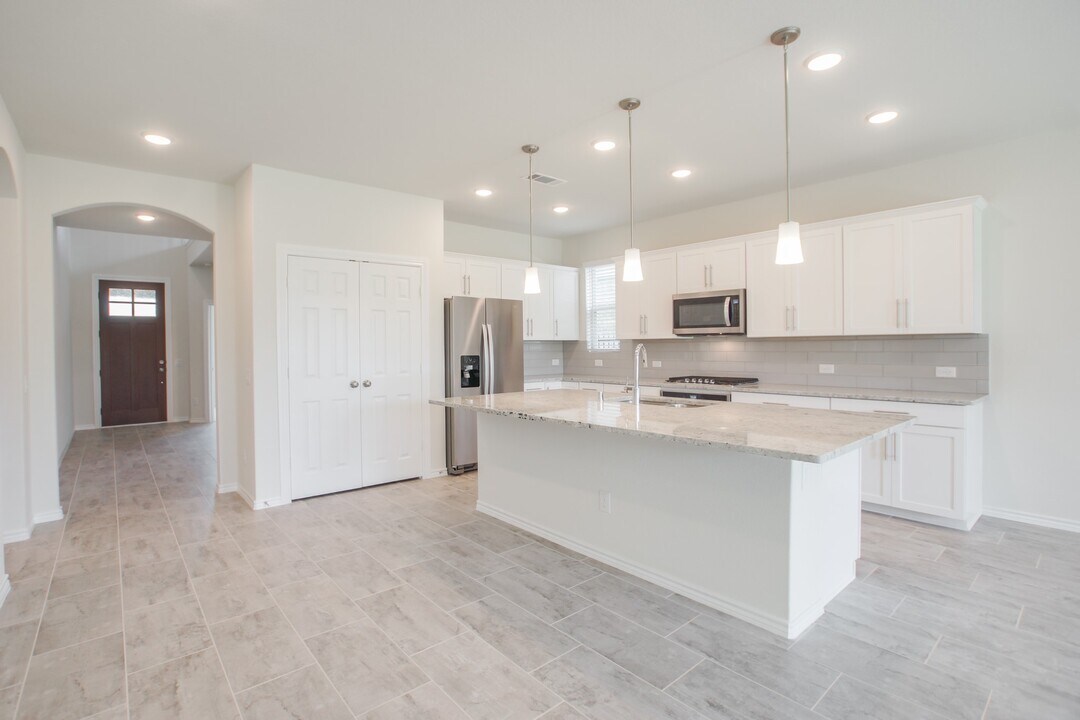 3 Pioneer Canyon Pl in Tomball, TX - Building Photo