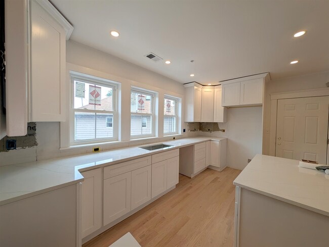 86 Orchard St, Unit 2