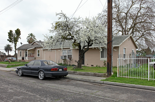 160-170 Montana Ave in Turlock, CA - Building Photo - Building Photo