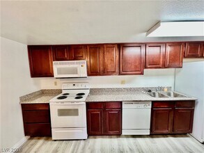 4380 Sandy River Dr in Las Vegas, NV - Building Photo - Building Photo