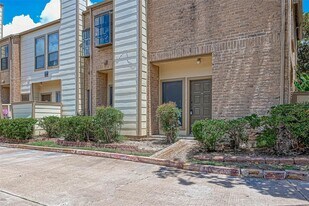 8299 Cambridge St in Houston, TX - Building Photo