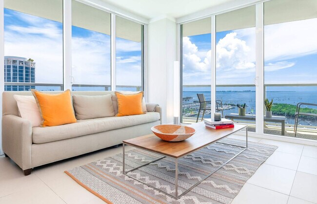 2889 McFarlane Rd in Miami, FL - Building Photo - Building Photo