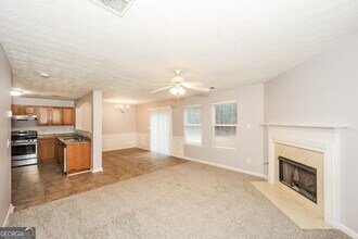 9497 Lakeview Rd in Union City, GA - Building Photo - Building Photo