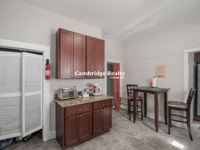 44 Cameron Ave, Unit 1T in Somerville, MA - Building Photo - Building Photo