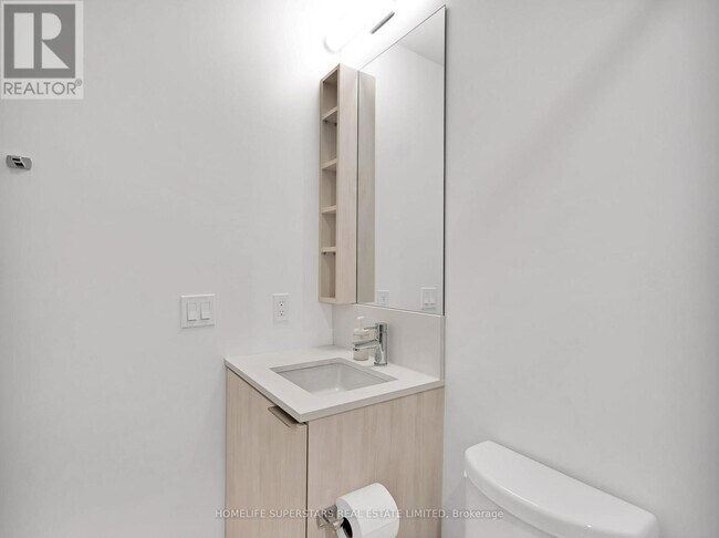 7890 Jane St in Vaughan, ON - Building Photo - Building Photo