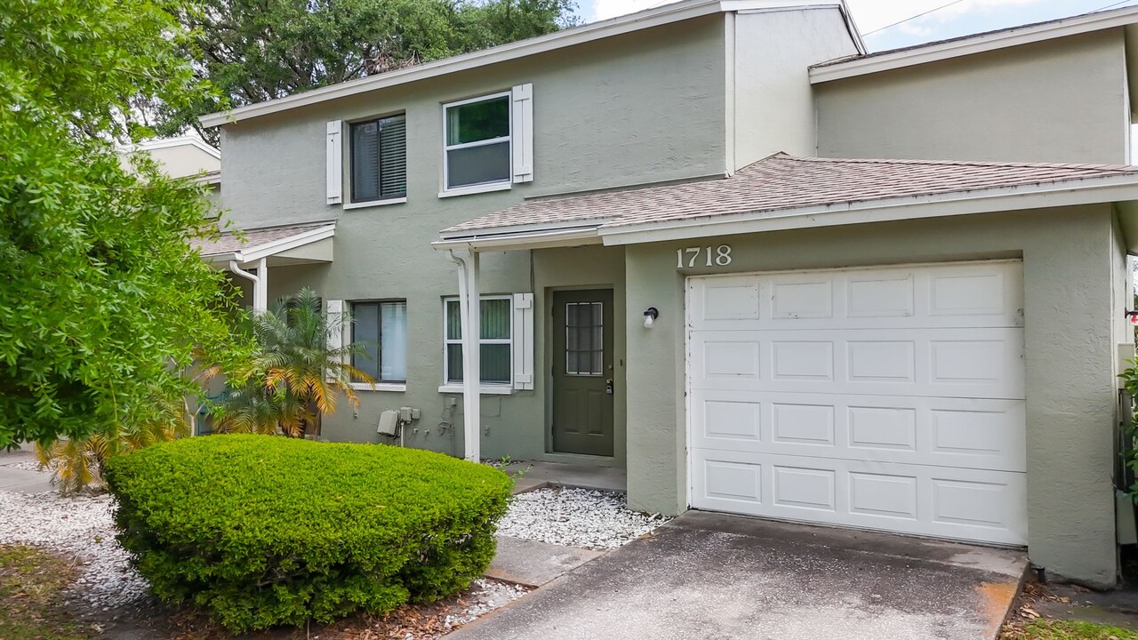 1718 Adams Cir in Largo, FL - Building Photo