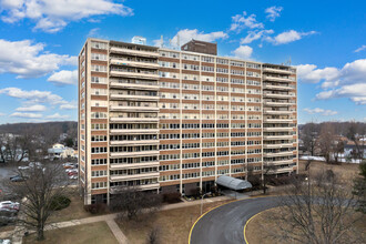 Barclay Towers in Cherry Hill, NJ - Building Photo - Primary Photo