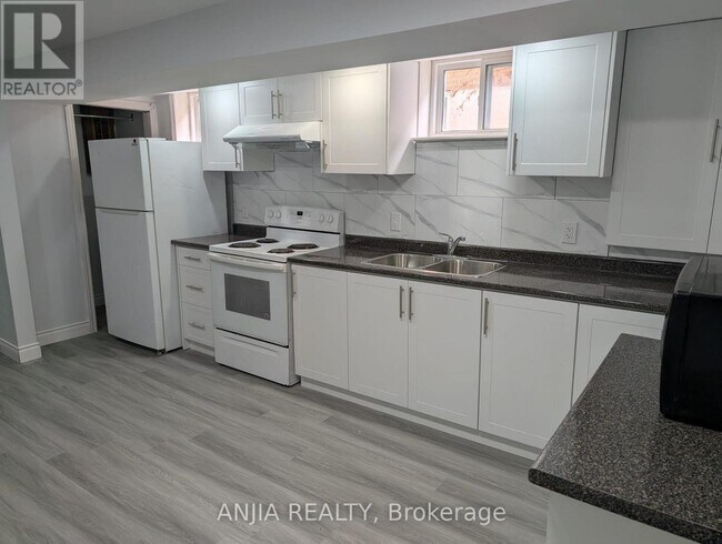 2620 Windjammer Rd in Mississauga, ON - Building Photo - Building Photo