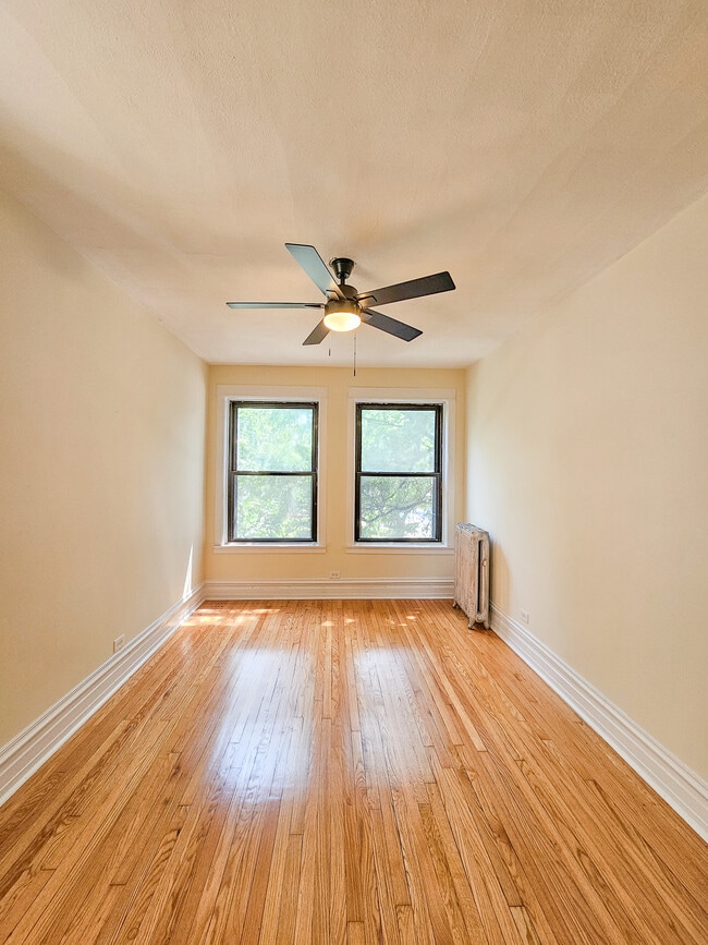 1844 W Grace St, Unit #2E in Chicago, IL - Building Photo - Building Photo