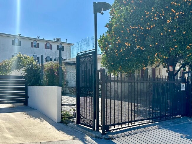 8624 Olin St, Unit 8624 in Los Angeles, CA - Building Photo - Building Photo