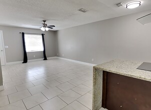 241 W Citrus St in Altamonte Springs, FL - Foto de edificio - Building Photo