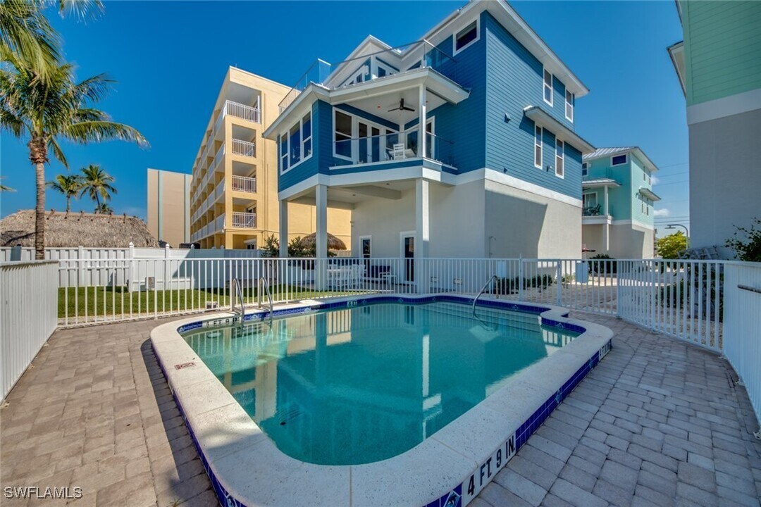 260 Key W Ct in Fort Myers Beach, FL - Building Photo