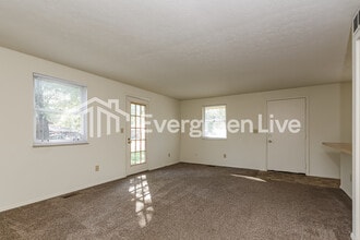 8197 Mount Washington Dr in Huber Heights, OH - Building Photo - Building Photo