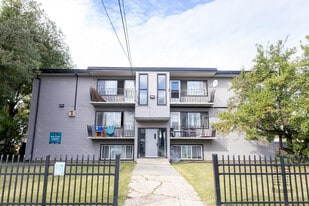 Aurora Place Apartments in Edmonton, AB - Building Photo