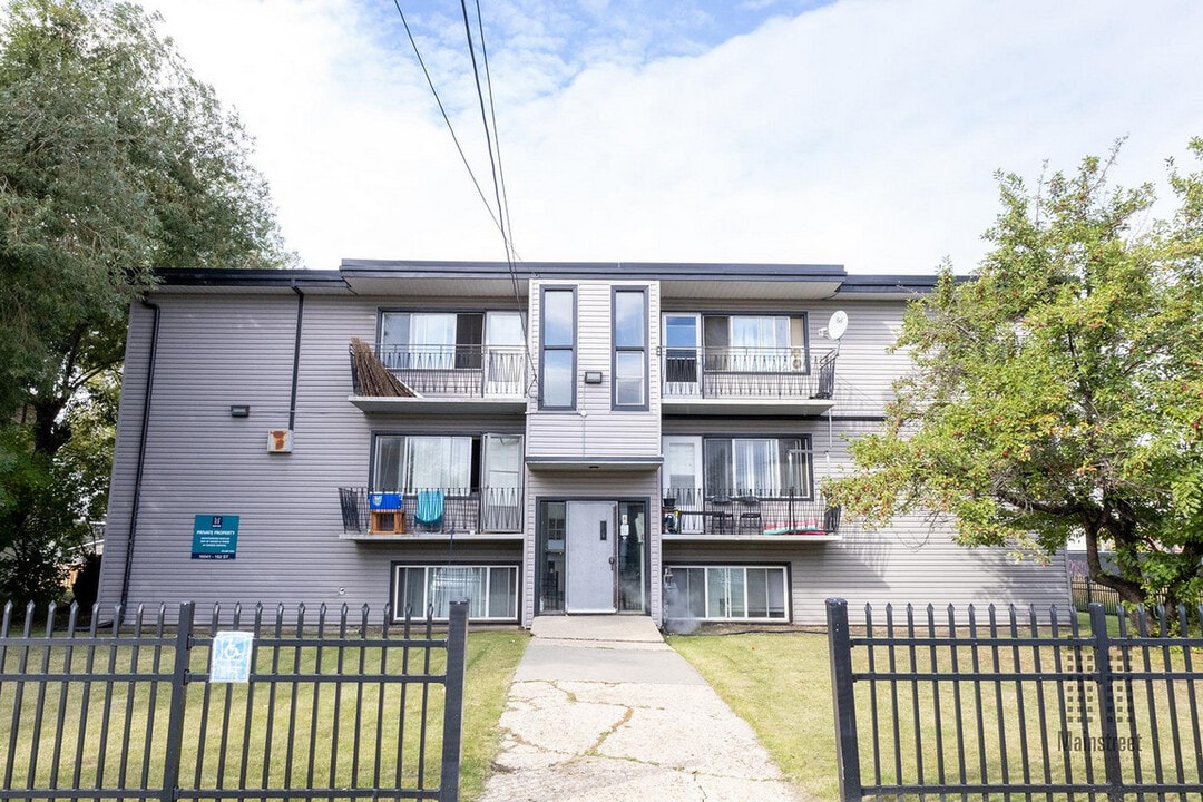 Aurora Place Apartments in Edmonton, AB - Building Photo