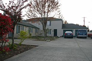 14050 SE Stark St in Portland, OR - Building Photo