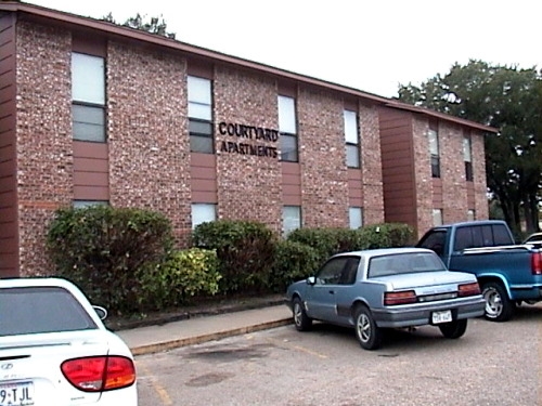 Courtyard Apartments in Gatesville, TX - Building Photo