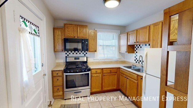 3 Bedroom 1 Bathroom Home For Rent In Sioux Falls in Sioux Falls, SD - Building Photo - Building Photo