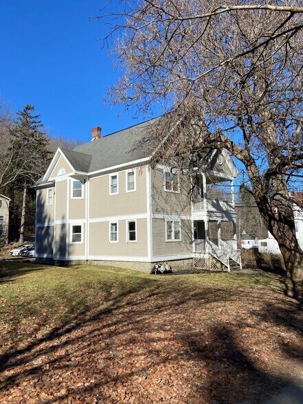 40 S Main St, Unit 2 in Alfred, NY - Foto de edificio