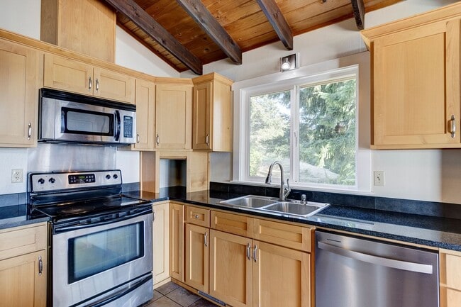 1246 Noel Greene Dr in Oak Harbor, WA - Building Photo - Building Photo