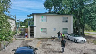 8601 N 39th St in Tampa, FL - Building Photo