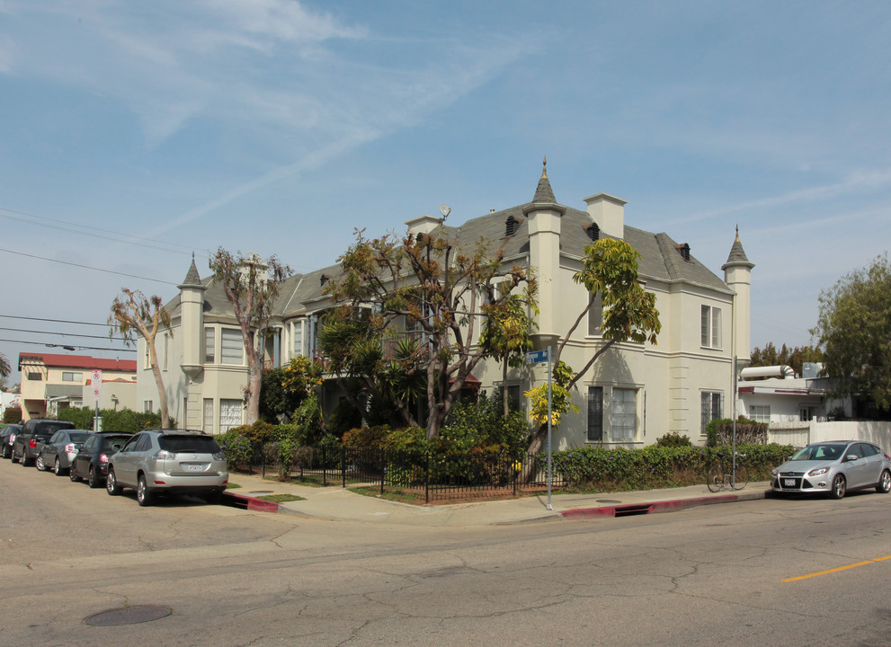 Chateau Des Roses in Venice, CA - Foto de edificio