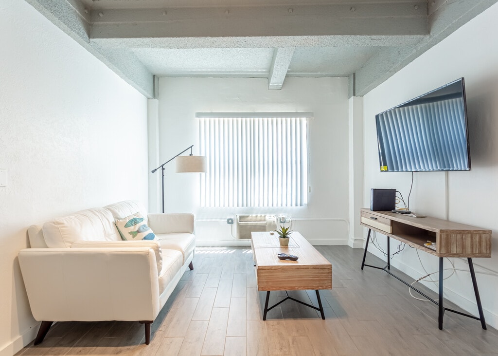 Edwards Apartments in Miami Beach, FL