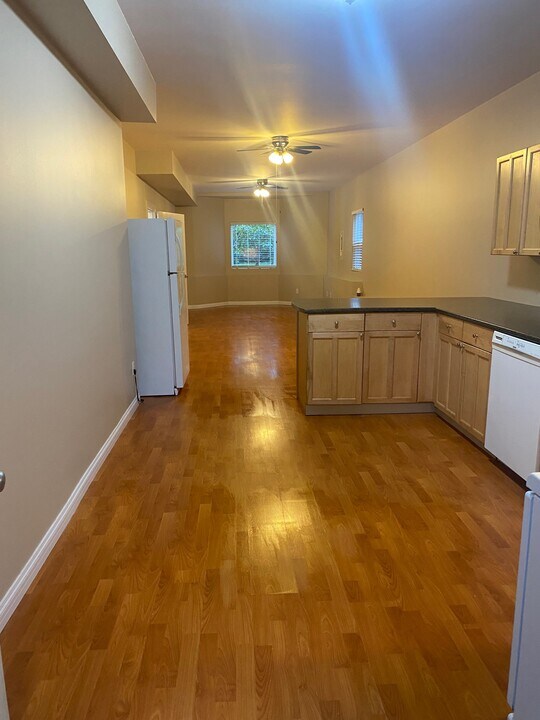 24970 Dewdney Trunk Rd in Maple Ridge, BC - Building Photo