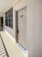 7645 Sun Island Dr S in South Pasadena, FL - Building Photo - Building Photo