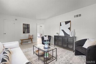 9845 Dennis Dr in St. Louis, MO - Building Photo