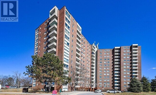 915-915 Elmsmere Rd in Ottawa, ON - Building Photo - Building Photo
