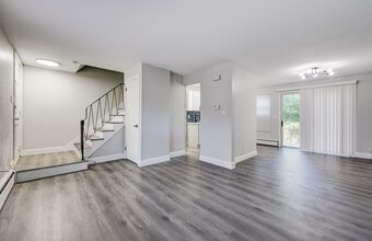 20 Howard St, Unit 9C in East Hartford, CT - Foto de edificio - Building Photo
