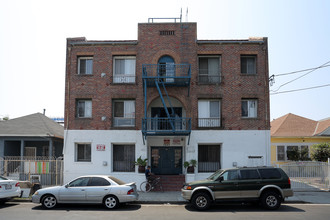 1043 S New Hampshire Ave in Los Angeles, CA - Building Photo - Building Photo