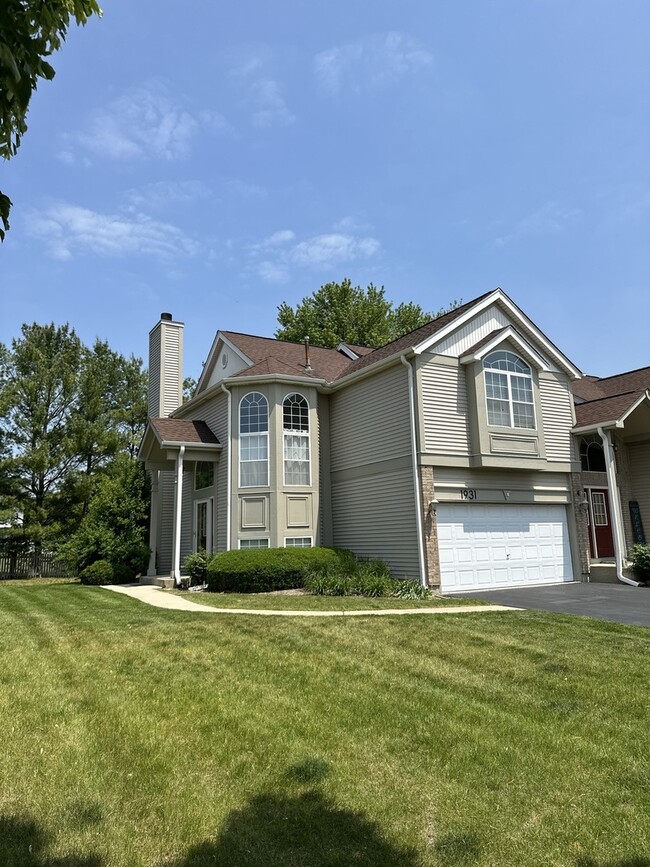 1931 Tamahawk Ln in Naperville, IL - Foto de edificio - Building Photo