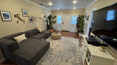 6010 S Harcourt Ave in Los Angeles, CA - Building Photo - Building Photo
