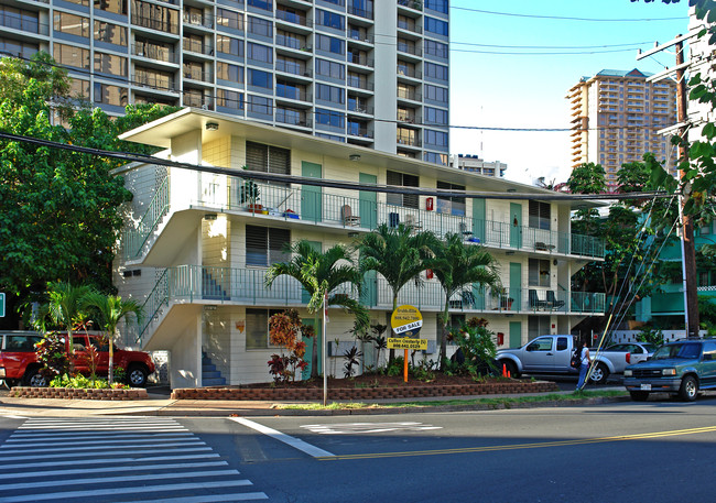 High Tide in Honolulu, HI - Building Photo - Building Photo