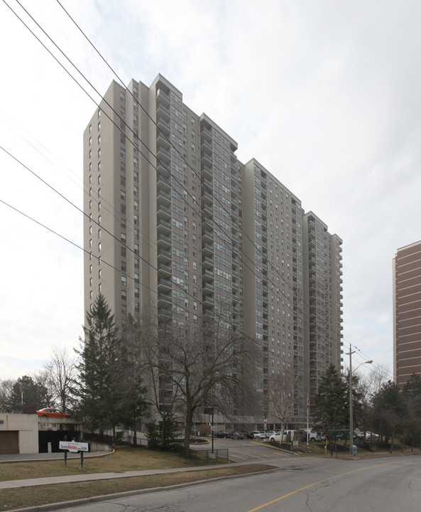 The Winston House in Toronto, ON - Building Photo