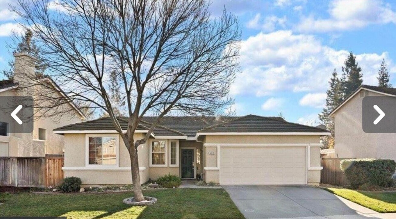4012 Spindrifter Ln in Elk Grove, CA - Building Photo