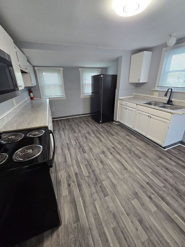property at 2475 Parkwood Ave