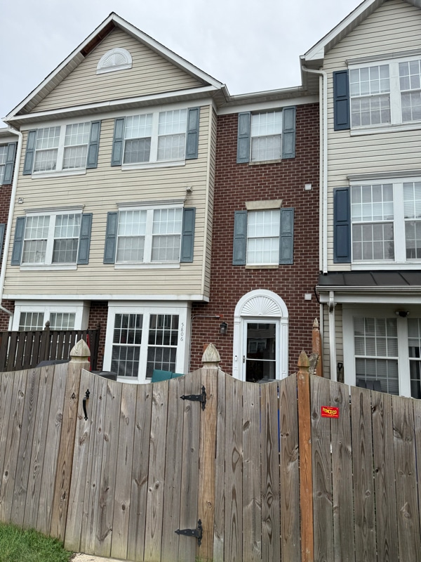 property at 5806 Duke Ct