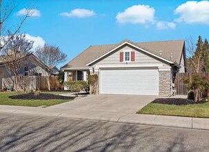 2085 Pinehurst Ct in Merced, CA - Building Photo - Building Photo