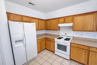 3813 Maribeau Woods Dr in Greensboro, NC - Building Photo - Building Photo