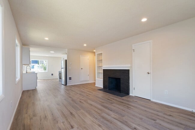 6302 SE 91st Ave in Portland, OR - Building Photo - Building Photo