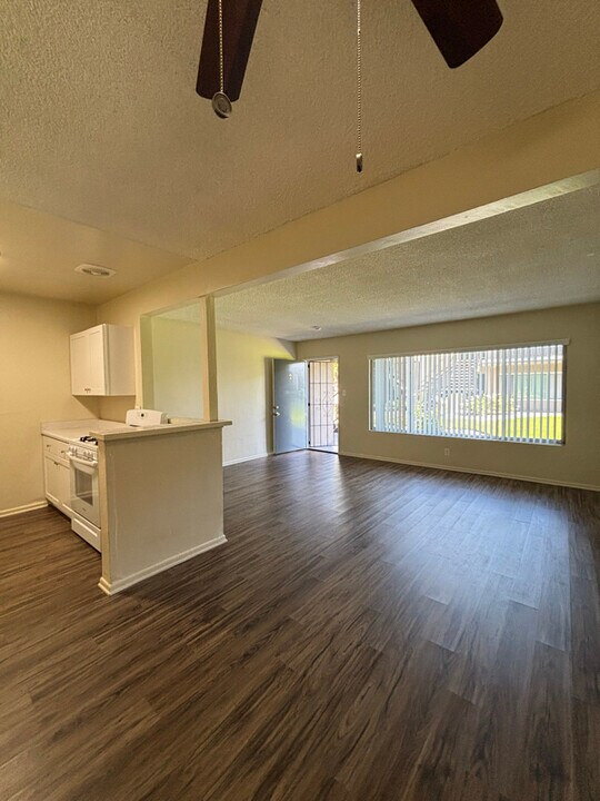 909 S Citron St in Anaheim, CA - Building Photo