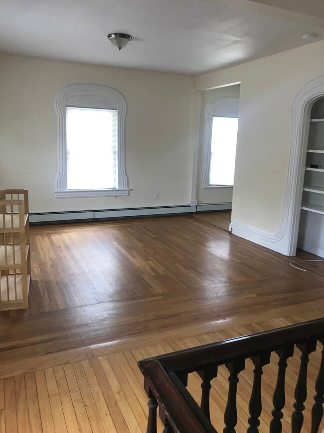 72 Varney St, Unit 3 in Lowell, MA - Foto de edificio - Building Photo